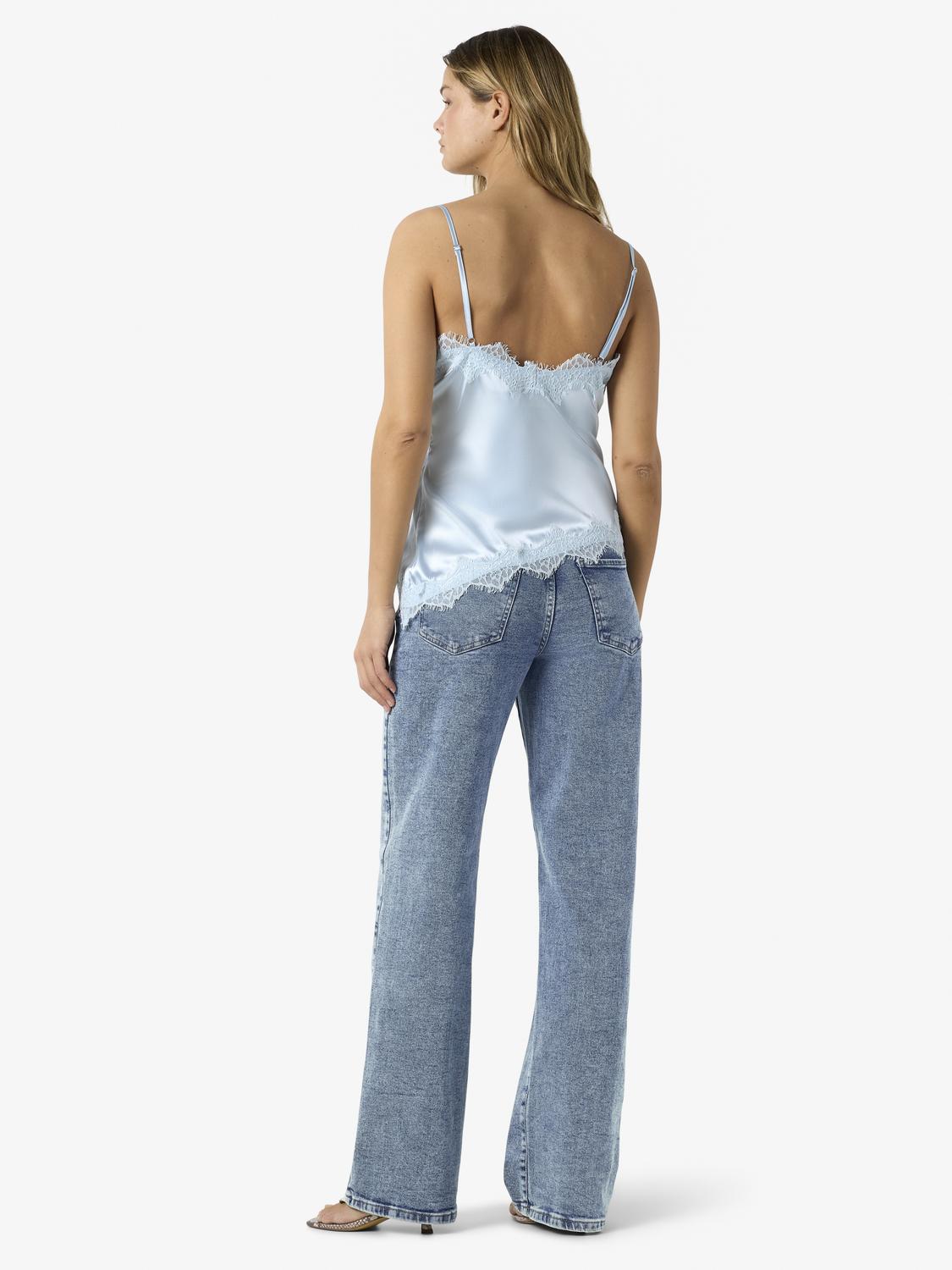 model_shot-front_full